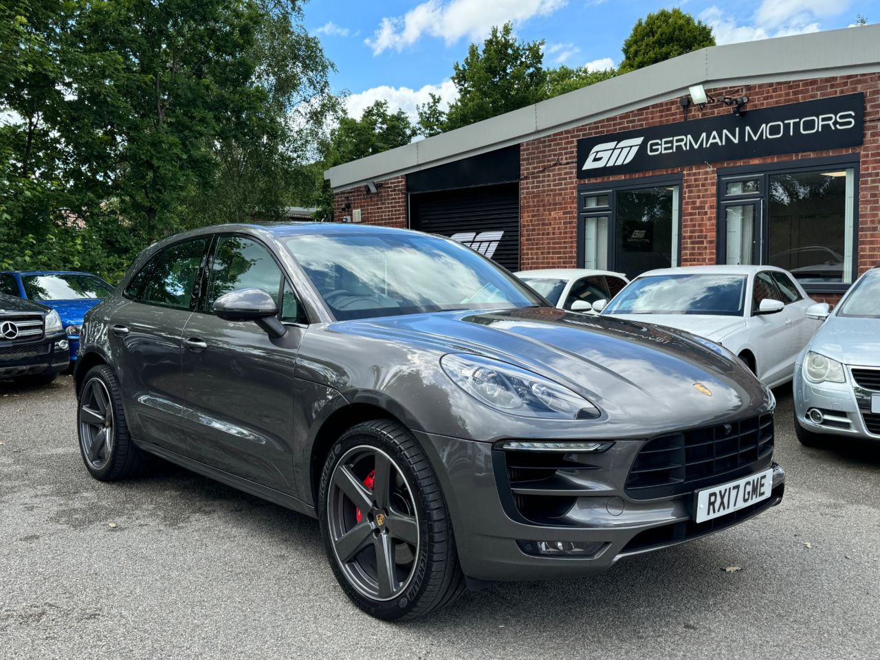 2017 PORSCHE Macan-1