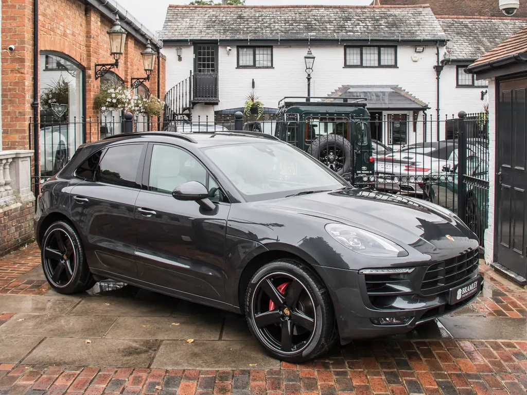 2017 PORSCHE Macan