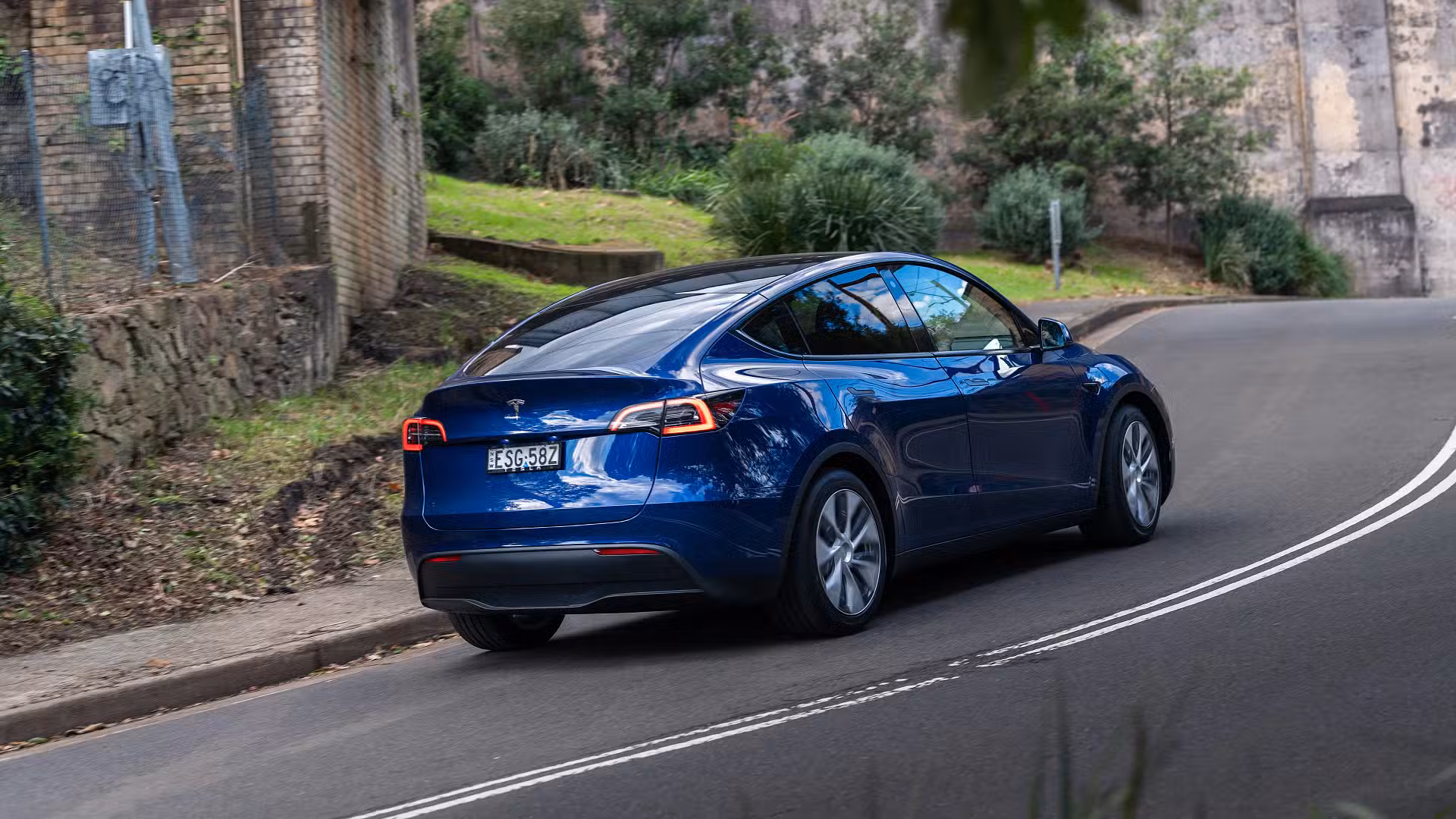2022 TESLA Model Y-3